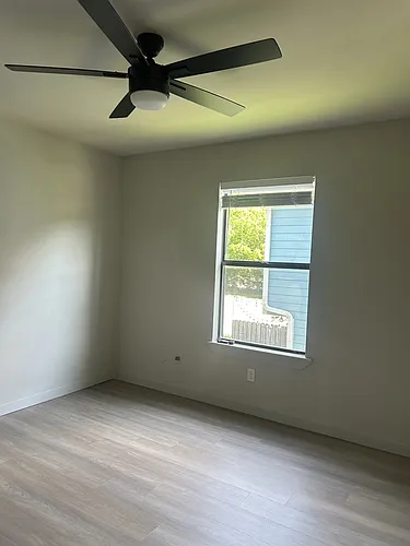 1500 W Nettleship St #10 Photo 1