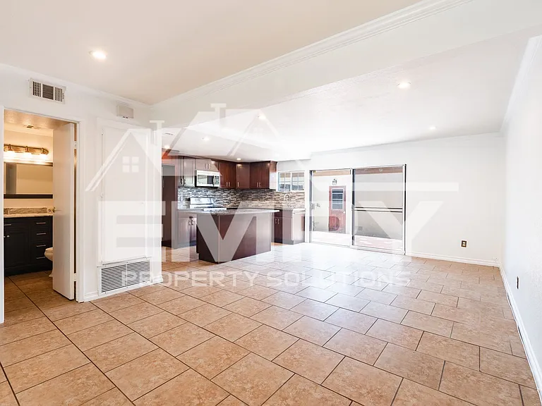 9781 S Karmont Ave — Photo 3