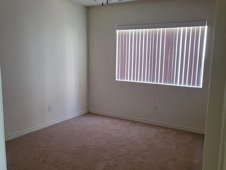 100 - Kimberly Apartments — Photo 8