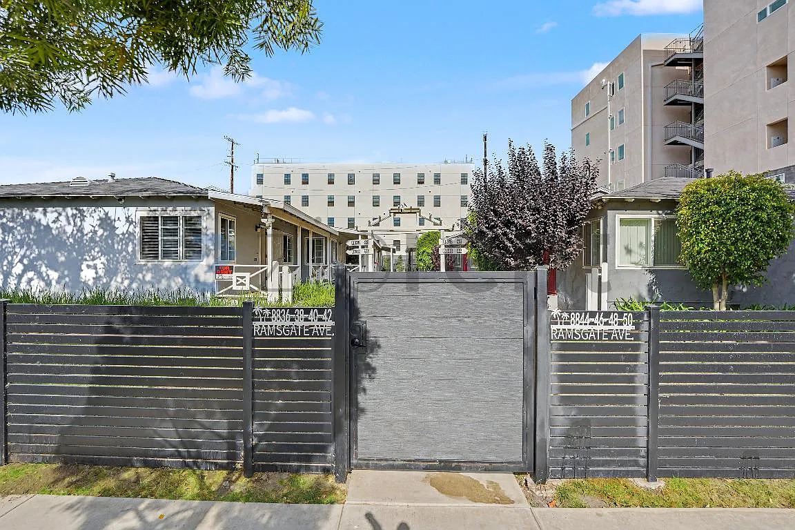 2 bed, 852 sqft, $2,500 — Photo 1