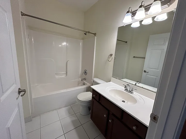 Kendall Square Apartments — Photo 56