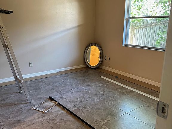 5th image of 2430 E Illiana St #2430