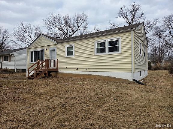 3rd image of 945 Edgehill Dr