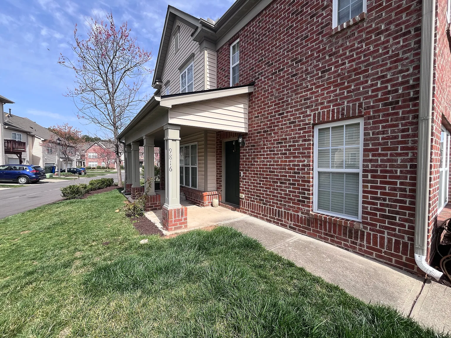 9816 Castain Dr — Photo 3