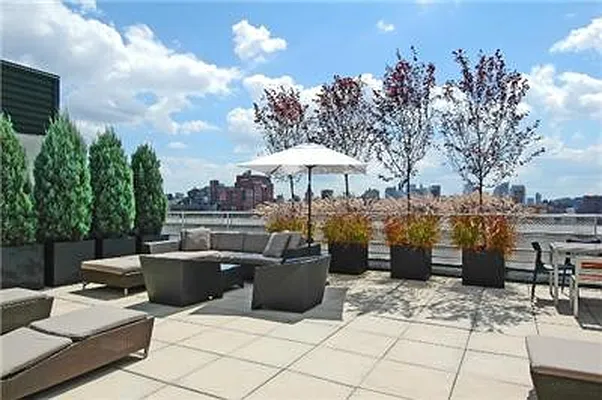 Rented by R New York | media 6
