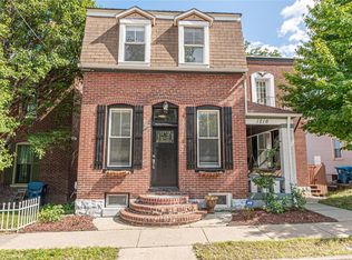 1216 N 5th St, Saint Charles, MO 63301