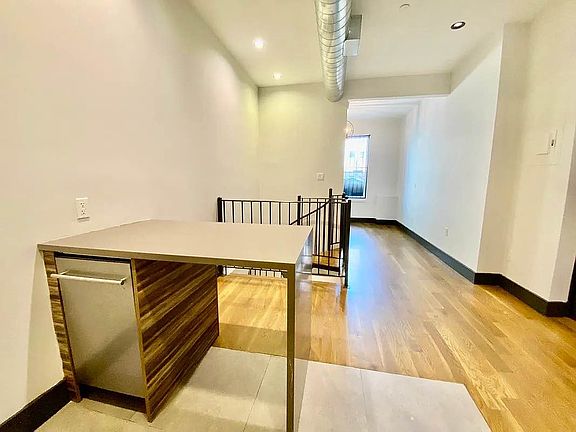 3rd image of 244 Hawthorne St #1