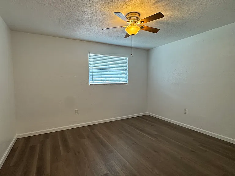 406 Oak St #404 — Photo 8