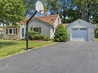 26 Valley Crest Rd, Rochester, NY 14616