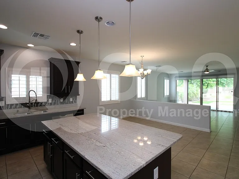 7562 W Tierra Buena Ln — Photo 5