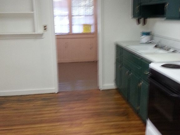 Kitchen No Appliances