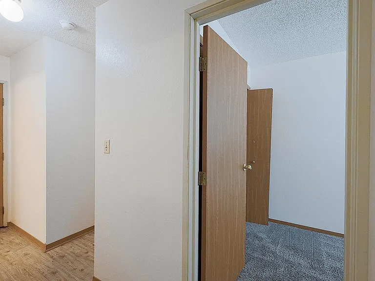 Cambridge Apartments — Photo 40