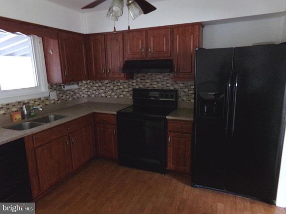 3rd image of 16 Delaware Trl