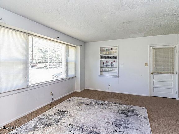 3rd image of 302 Nelson Drive