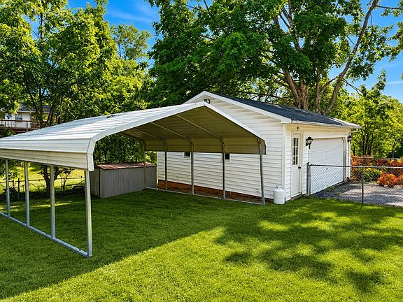 3rd image of 5335 Cave Spring Ln