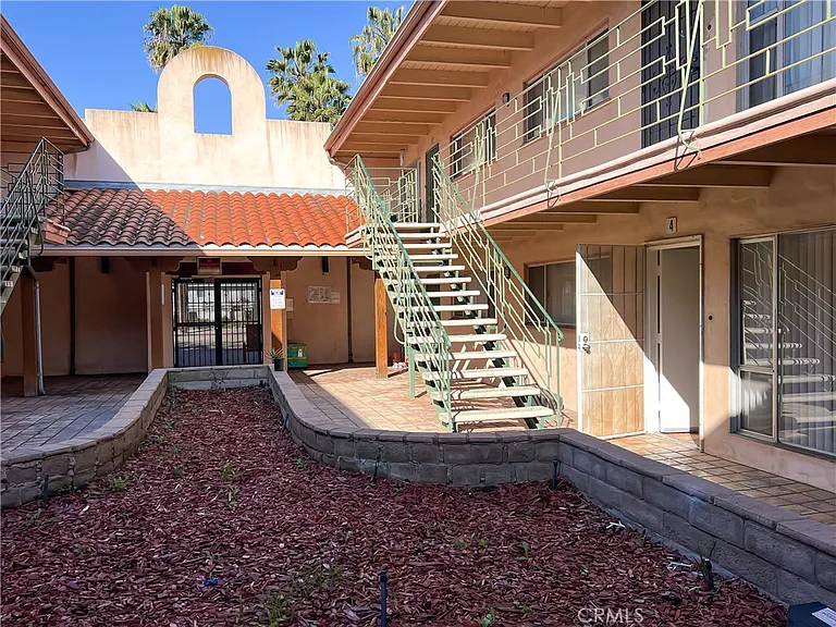 2102 S Pacific Ave #14 — Photo 3