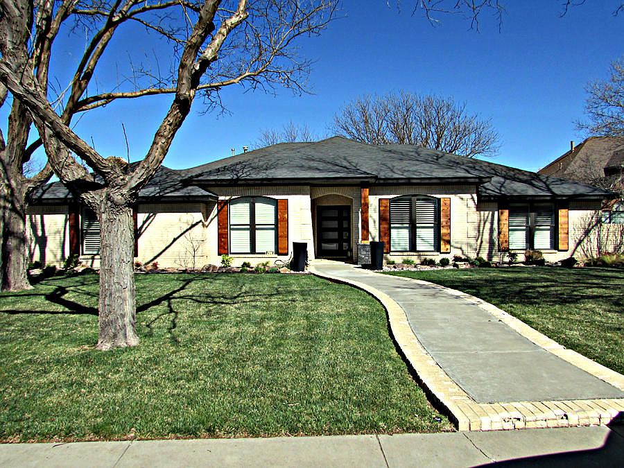 1st image of 204 Bradley Ln
