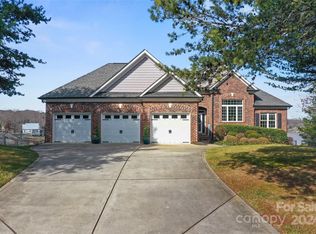 6980 Golden Bay Ct, Sherrills Ford, NC 28673