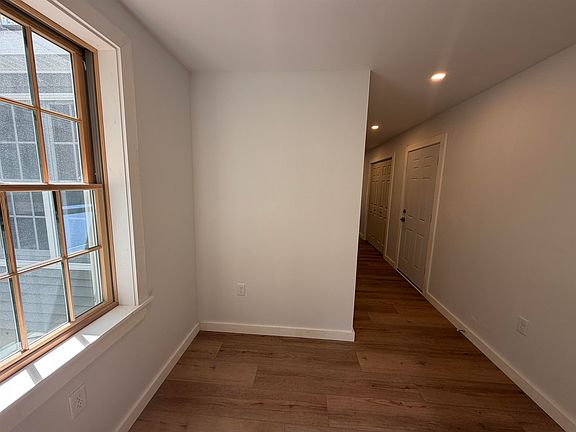 4th image of 527 Jennings Brook Drive