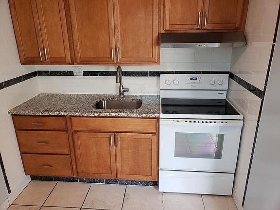 2nd image of 801 SE 18th St APT 6