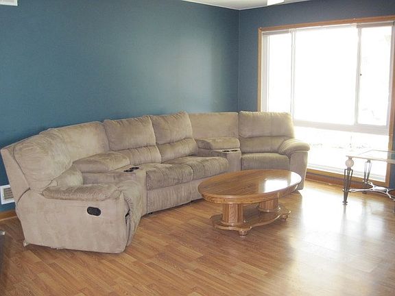 3rd image of 15221 Huntington Ct