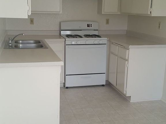 3rd image of 1326 W Carson St APT 205