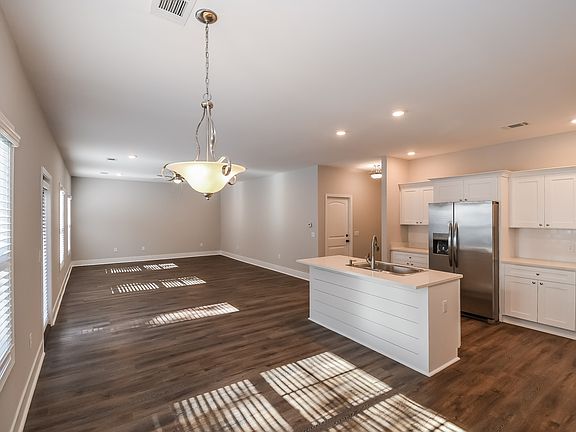 5th image of 67 Greyfield Dr
