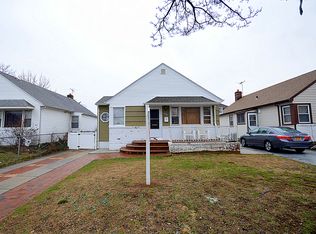 8060 267th St, Glen Oaks, NY 11004
