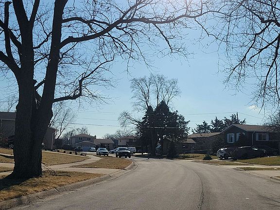 4th image of 15417 Alameda Ave