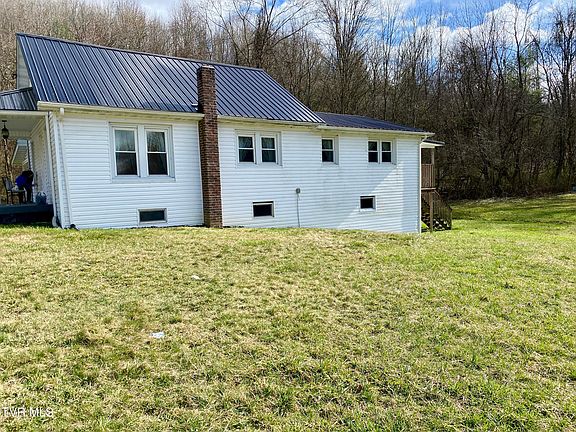 3rd image of 334 Greenway Ave