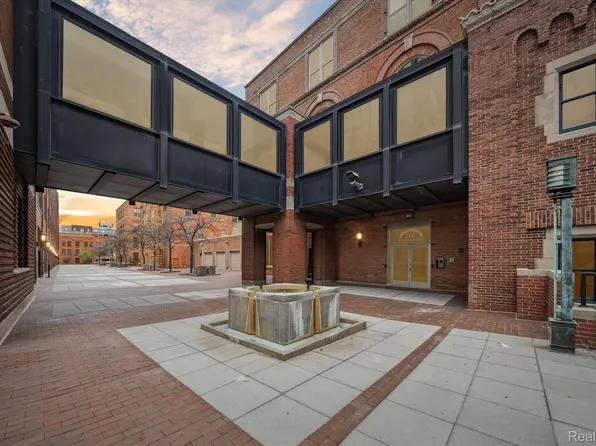 200 River Place Dr APT 14, Detroit, MI 48207