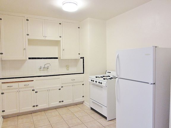 3rd image of 1165 N Grant St APT 106