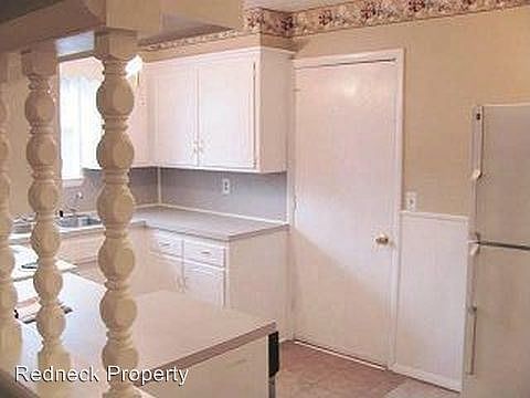 3rd image of 2205 Henderson Dr
