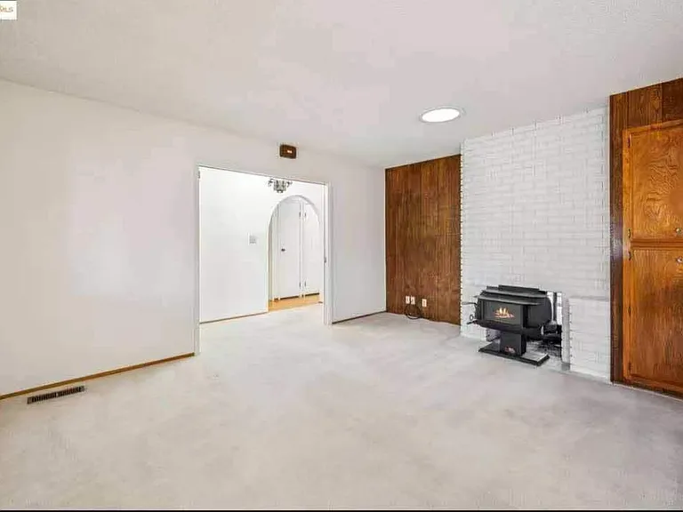 1073 Camellia Dr — Photo 17