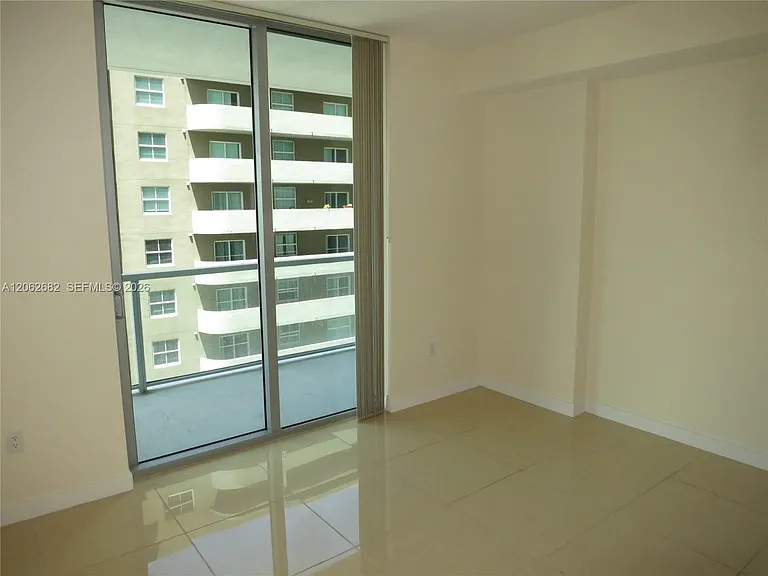 1111 SW 1st Ave #1024 — Photo 9