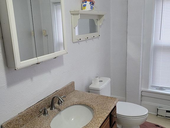 2nd image of 183 S Prairie Ave #2