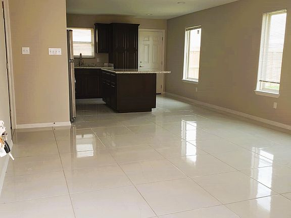 2nd image of 623 Cathedral Hl Unit 4