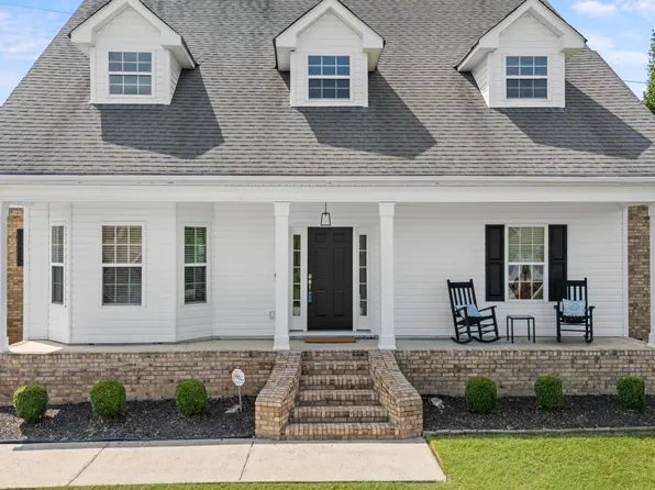 8746 Streamside Dr, Ooltewah, TN 37363