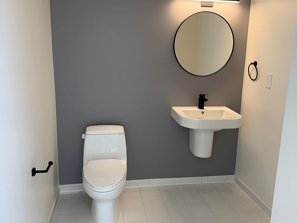 1st image of 300 Linden St APT 1