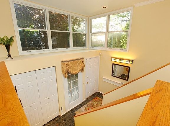 2nd image of 1051 W Cornelia Ave
