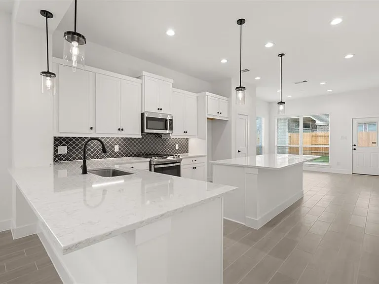2235 Garden Arbor Ln — Photo 3