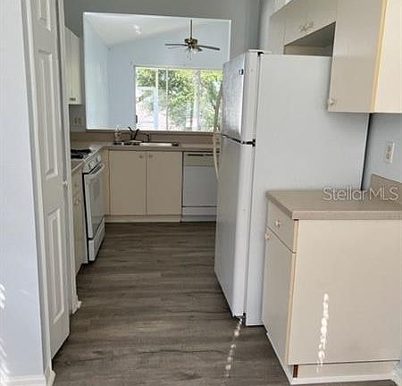 4th image of 825 Summit Greens Blvd