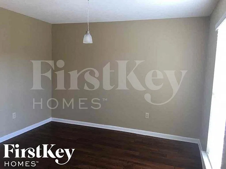 7372 Hunters Forest Dr — Photo 3