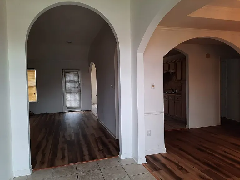 4456 Alixs Dr — Photo 2