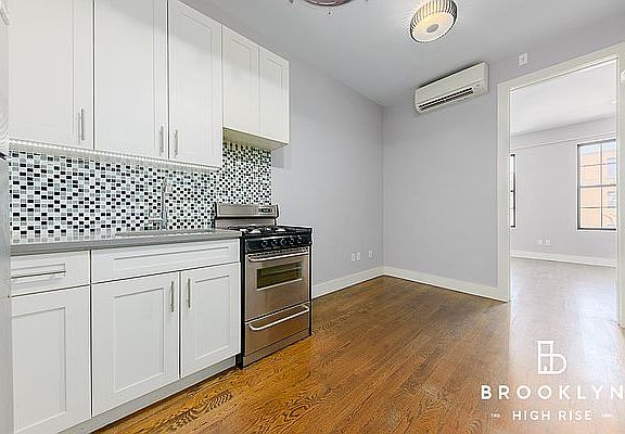 4th image of 44 Scholes St APT 3R