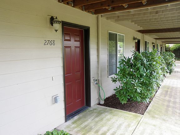 5th image of 2768 E McLoughlin Blvd