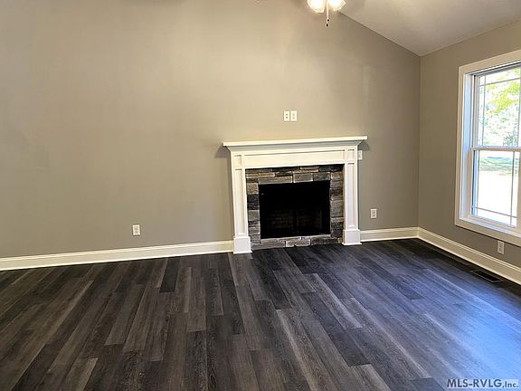 5th image of 445 Wildwood Cir