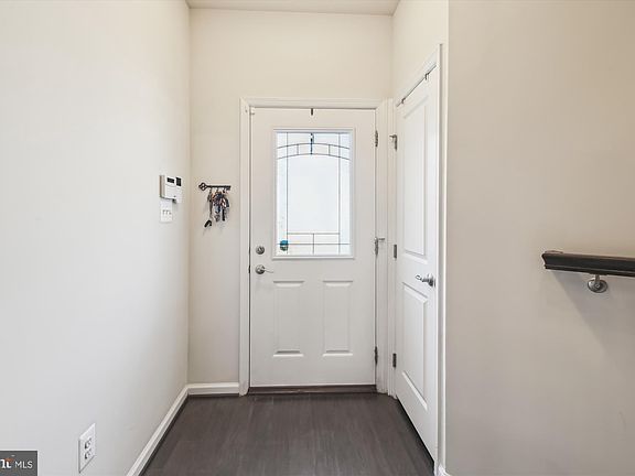 5th image of 8329 Pondview Dr