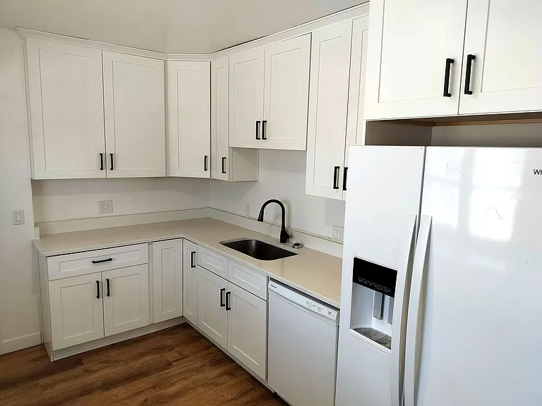 220 E Greenwood Ave — Photo 5