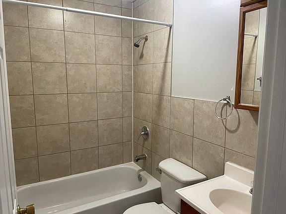 5th image of 422 Baywood Pl